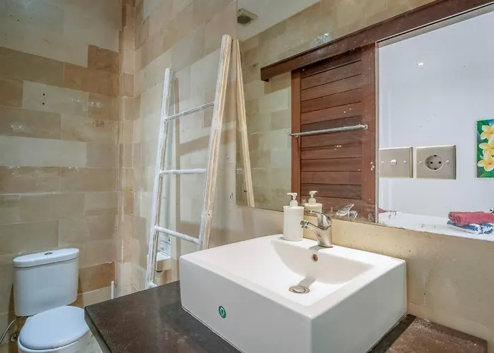 Silver Moon - Fantastic 4br In Location Seminyak (Bali)